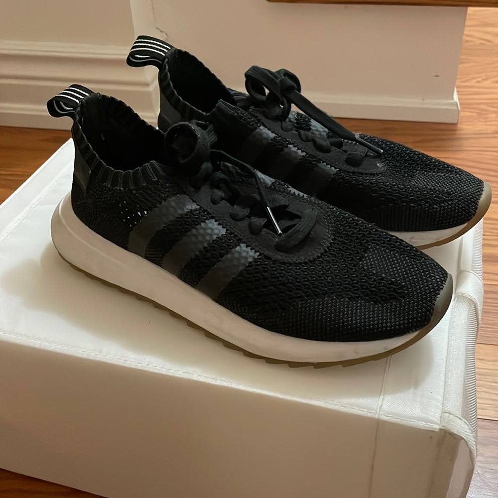 Adidas Sneakers